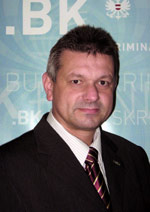 <b>Dr. Reinhard Schmid</b> Bundesministerium für Inneres Bundeskriminalamt Wien - autor_schmid